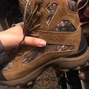 Underarmour waterproof boots 8.5 brand new